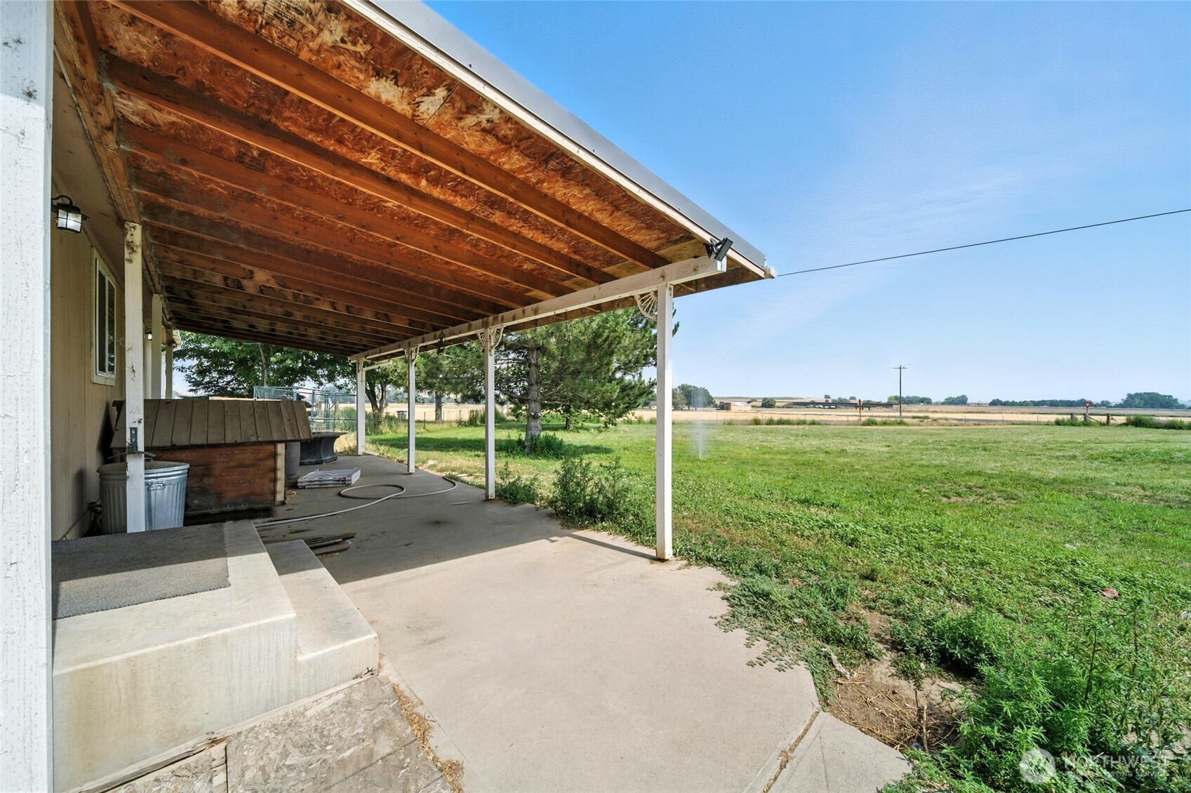 538 Burnap Road Touchet, WA 99360 - Photo 25 of 40 a view of a backyard with table and chairs under an umbrella