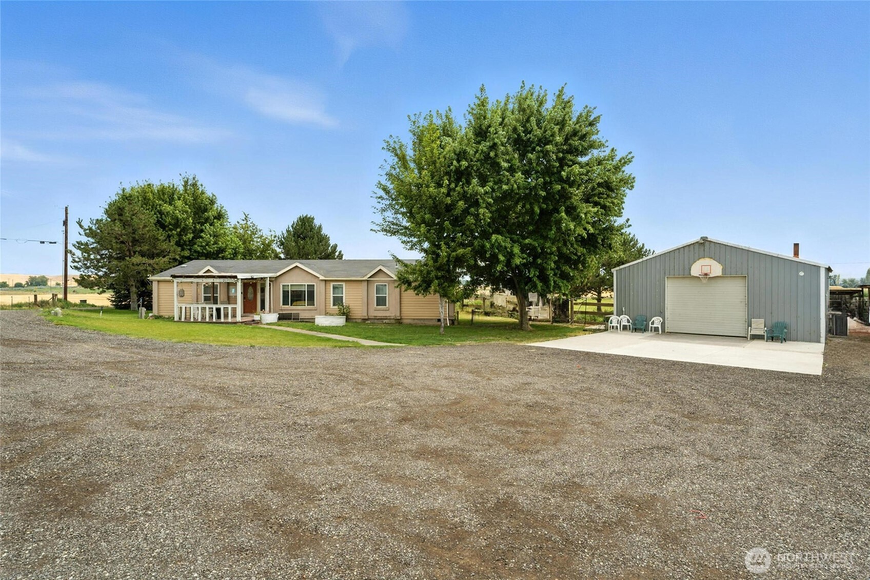 538 Burnap Road Touchet, WA 99360 - Photo 28 of 40 a front view of house with yard and green space