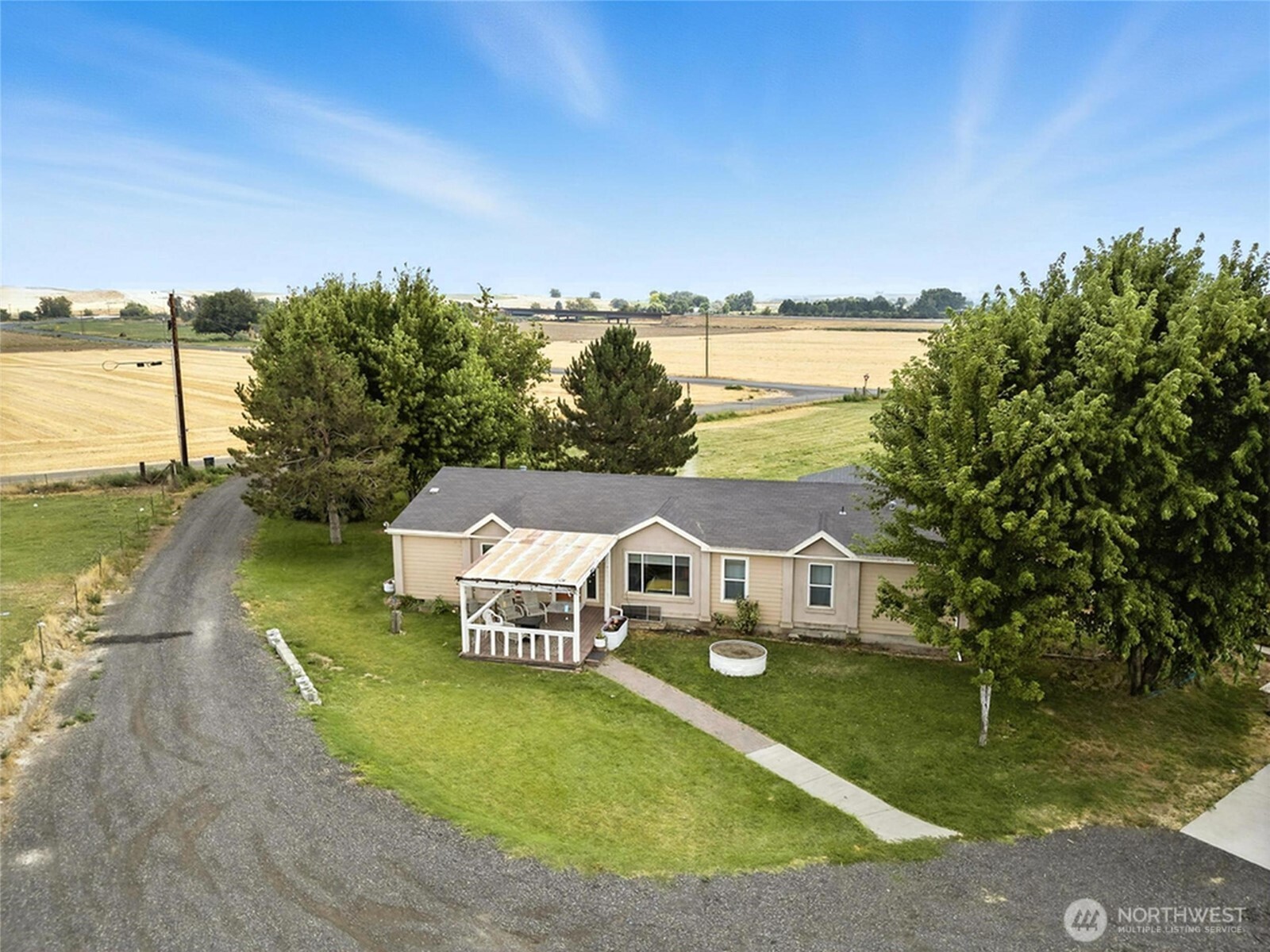 538 Burnap Road Touchet, WA 99360 - Photo 37 of 40 a view of a lake with a house in the background