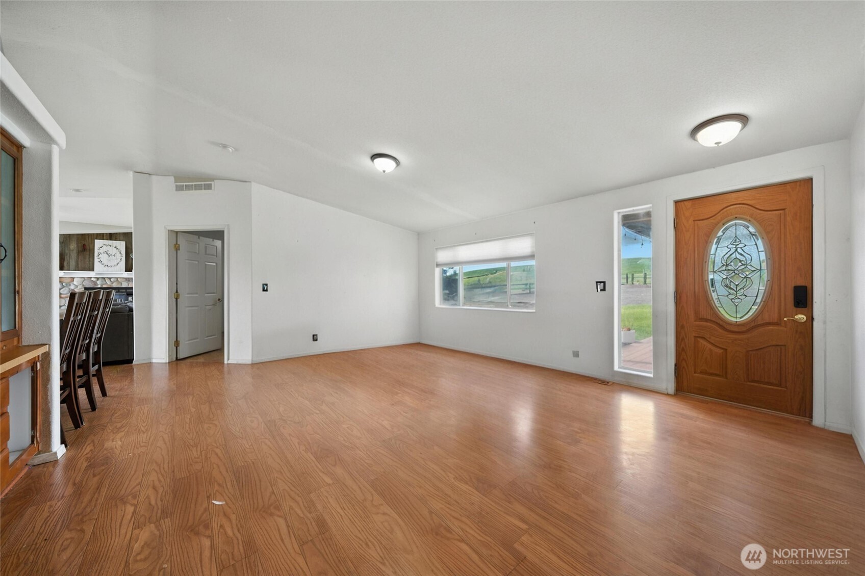 538 Burnap Road Touchet, WA 99360 - Photo 4 of 40 an empty room with wooden floor and windows