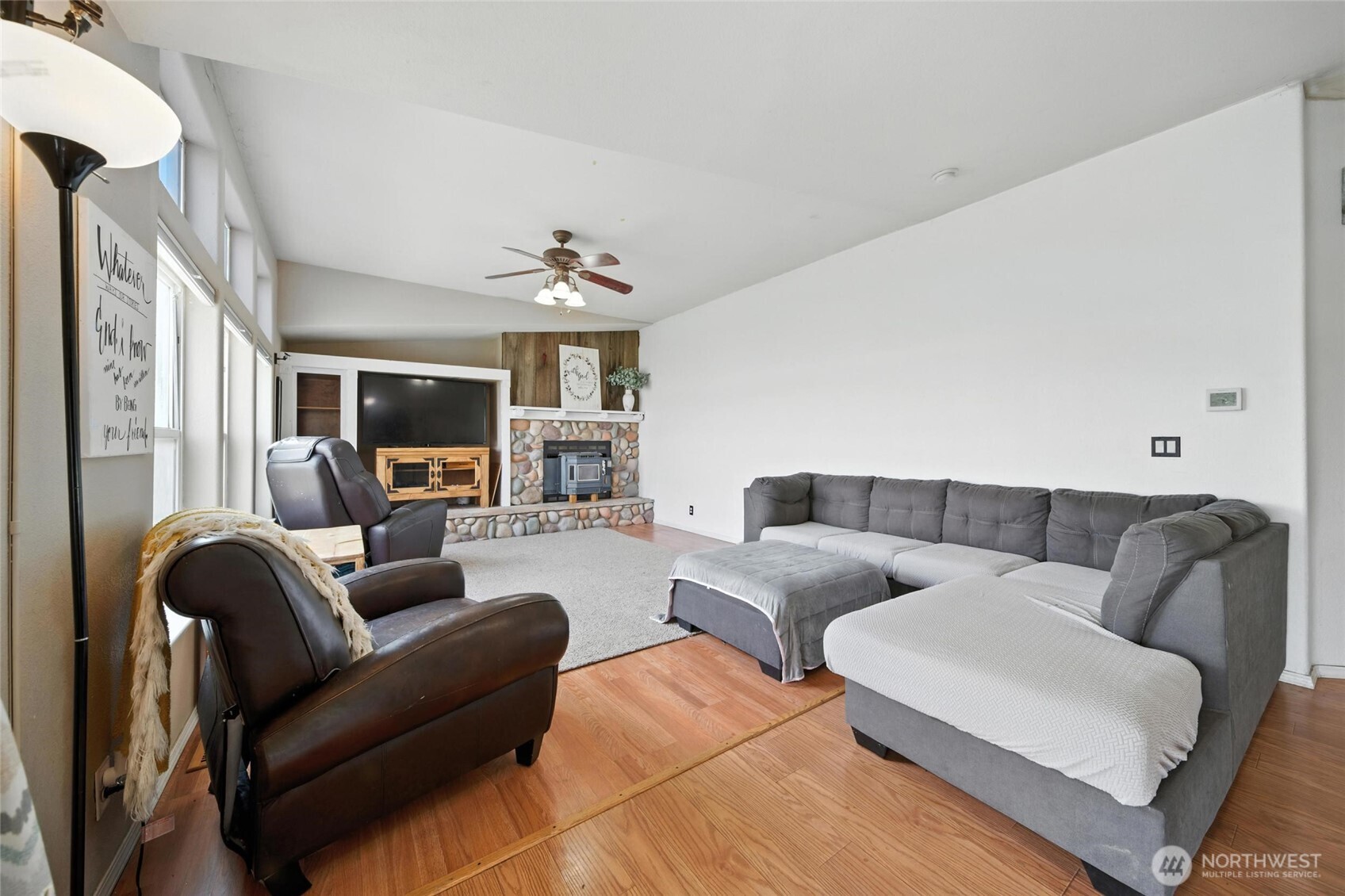 538 Burnap Road Touchet, WA 99360 - Photo 10 of 40 a living room with furniture and a flat screen tv