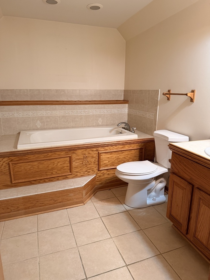 701 Davidson Drive, Unit B Minooka, IL 60447 - Photo 14 of 16 a bathroom with a toilet and a bathtub