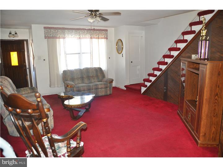 604 Briarcliff Road Upper Darby, PA 19082 - Photo 3 of 15 Living Room