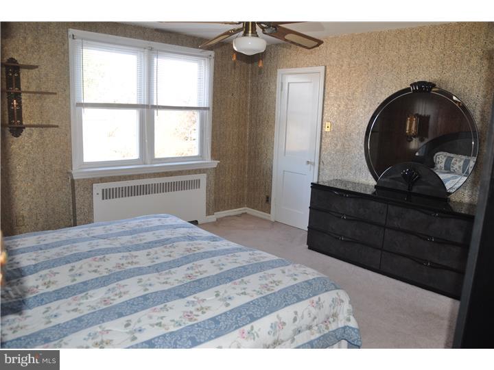604 Briarcliff Road Upper Darby, PA 19082 - Photo 9 of 15 Bedroom - Main