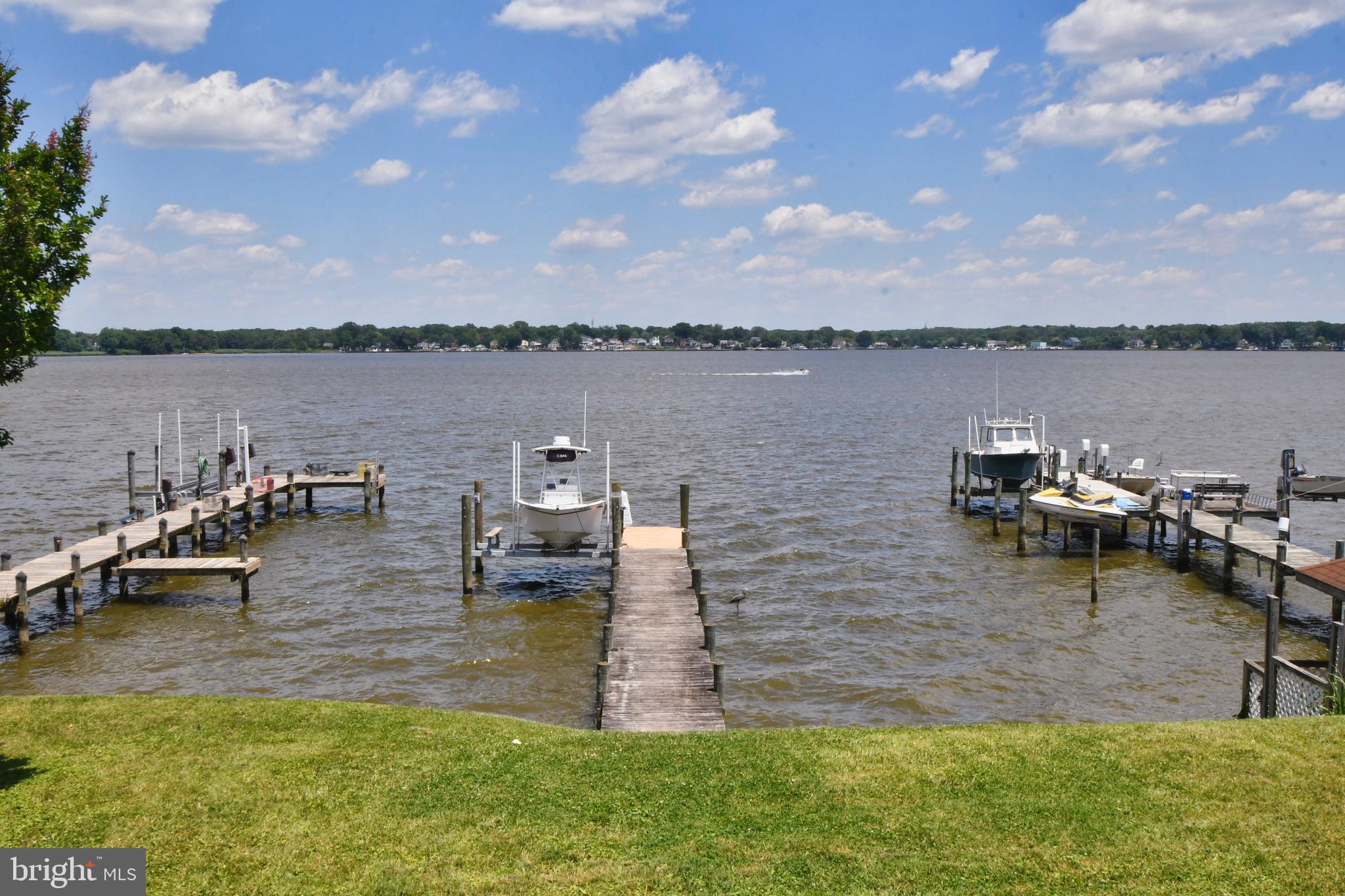 Exterior Rear / Back River
