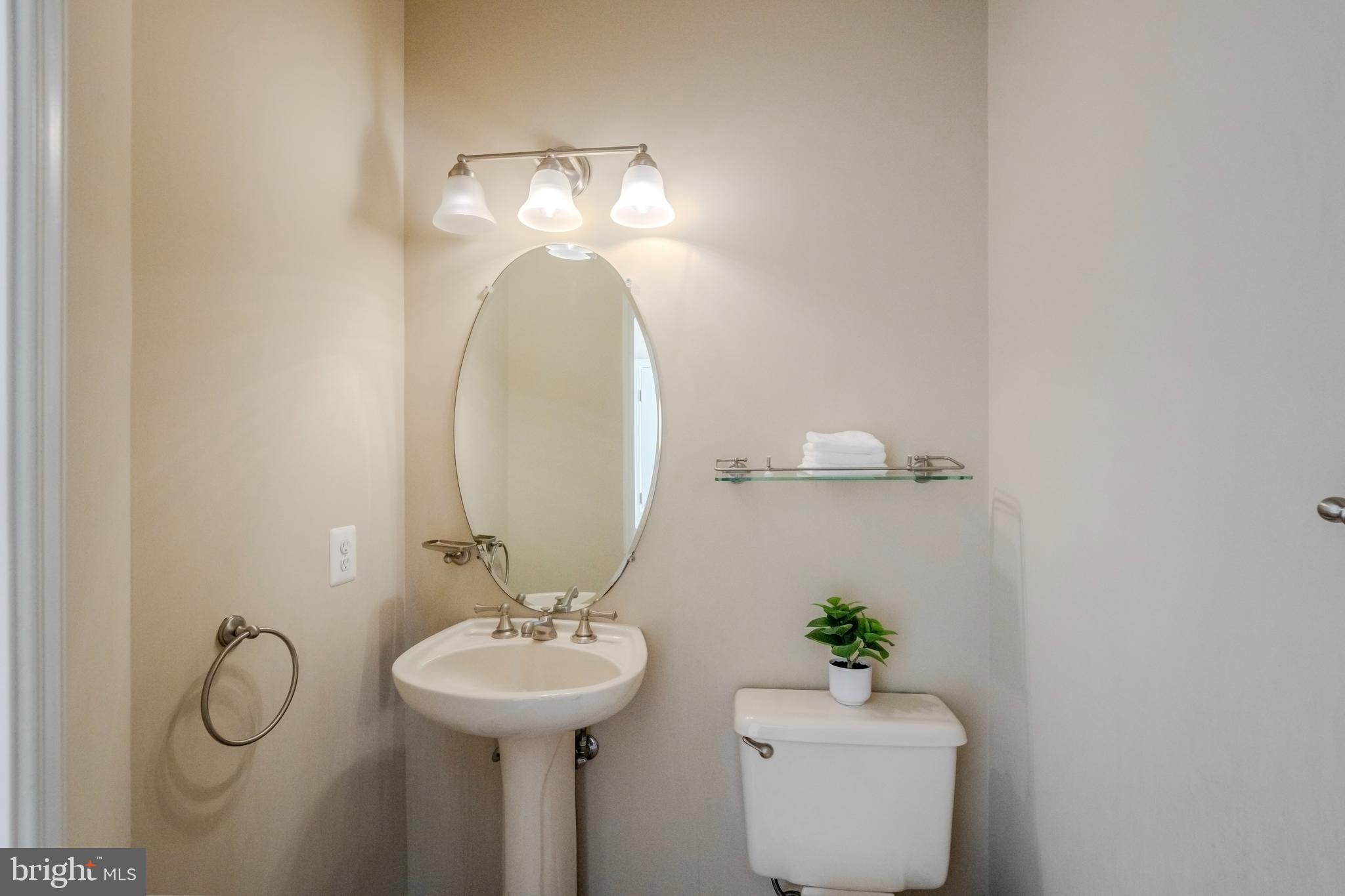 1327 Murray Downs Way Reston, VA 20194 - Photo 19 of 70 Powder Room