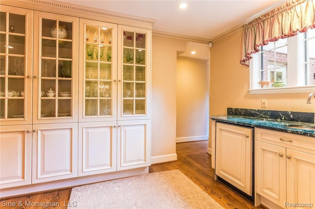 72 Touraine Road Grosse Pointe, MI 48236 - Photo 20 of 69 021-Butler_s_Pantry-3435679-medium.jpg