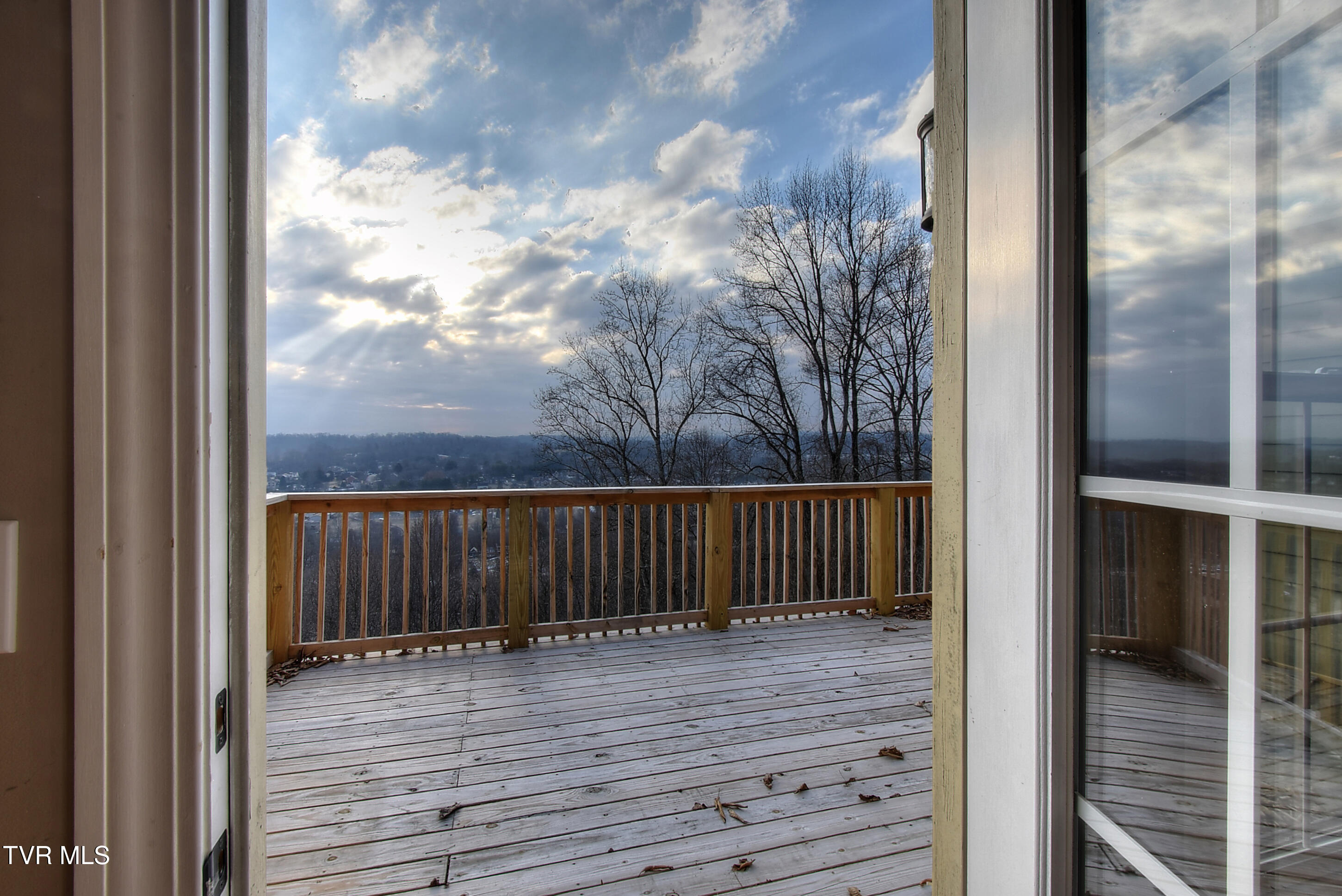 2325 Colonial View Road Kingsport, TN 37663 - Photo 23 of 56 Deck
