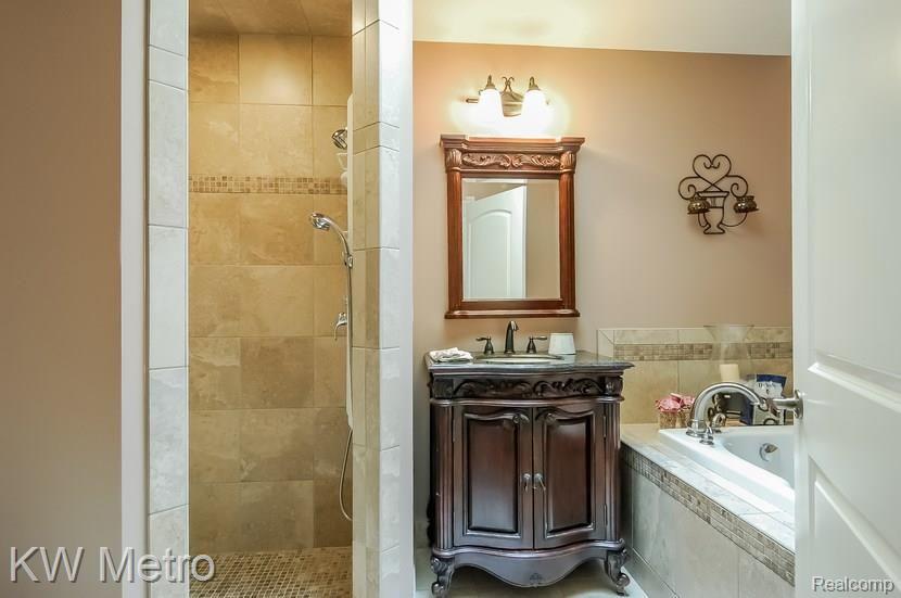 351 Shortridge Avenue Rochester, MI 48307 - Photo 18 of 46 018-Bathroom-958378-mls.jpg