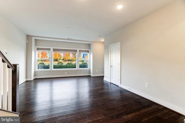 $3,000 | 44752 Tiverton Square, Ashburn, VA 20147