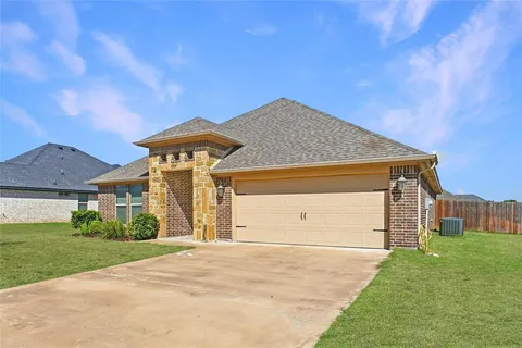 a front view of house with yard