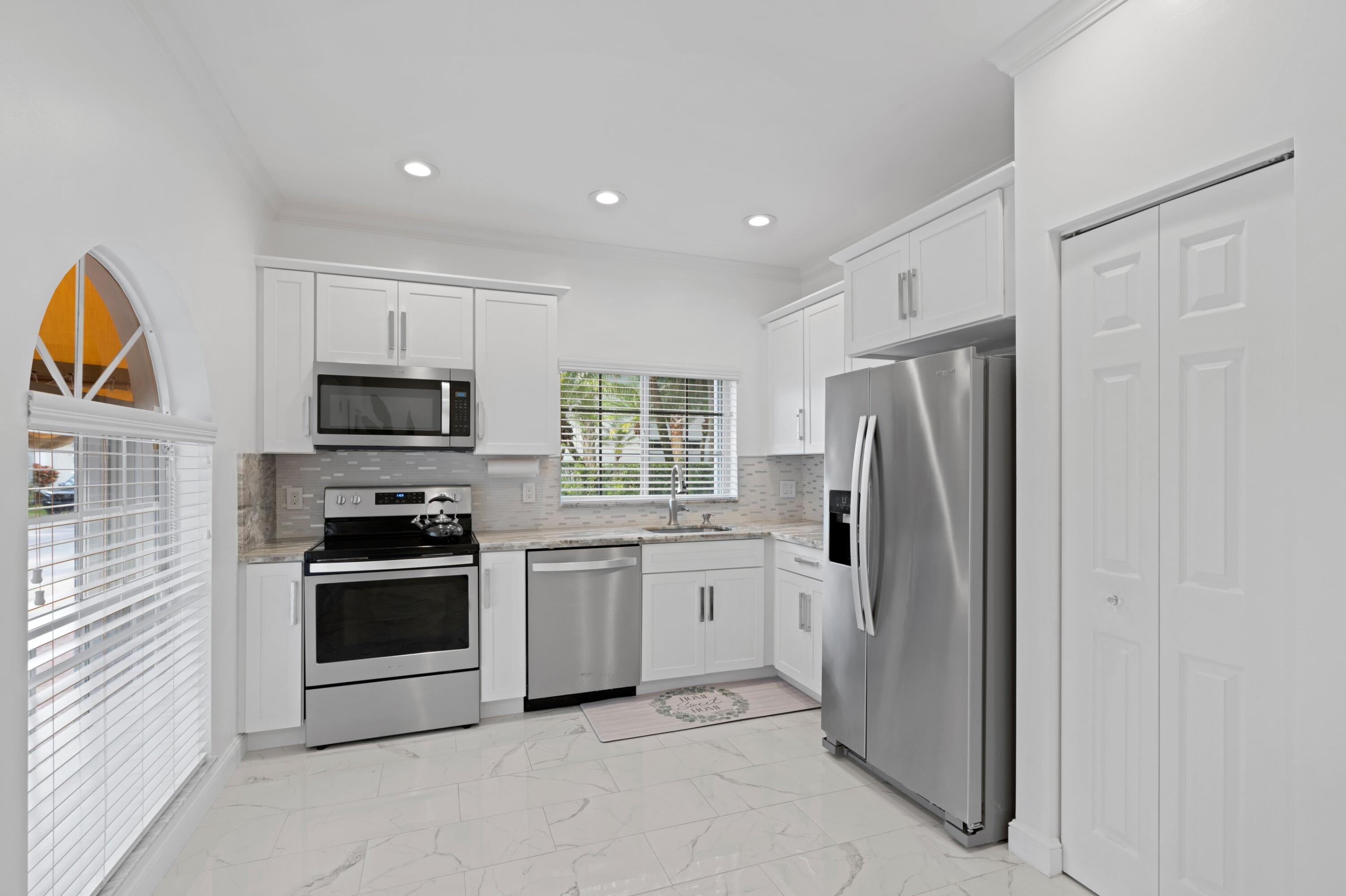 7219 Panache Way Boca Raton, FL 33433 - Photo 10 of 33 Kitchen