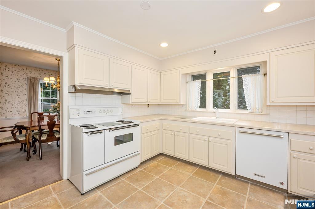401 Hamilton Road Ridgewood, NJ 07450 - Photo 6 of 21 Gallery Image 6