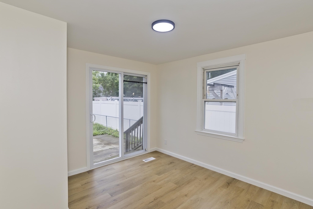 102 San Miguel Street Springfield, MA 01104 - Photo 18 of 37