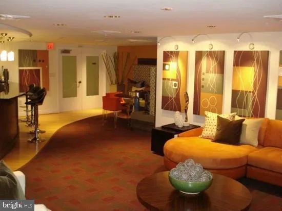 $2,350 | 915 E Street Northwest, Unit 702, Washington, DC 20004