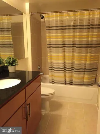 $2,350 | 915 E Street Northwest, Unit 702, Washington, DC 20004