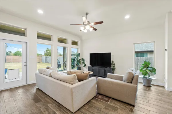 $2,300 | 14121 Arbor Hill Cove, Manor, TX 78653