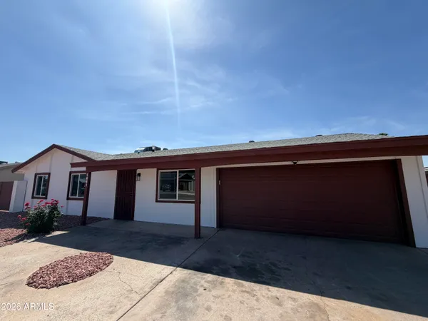a front view of house with yard