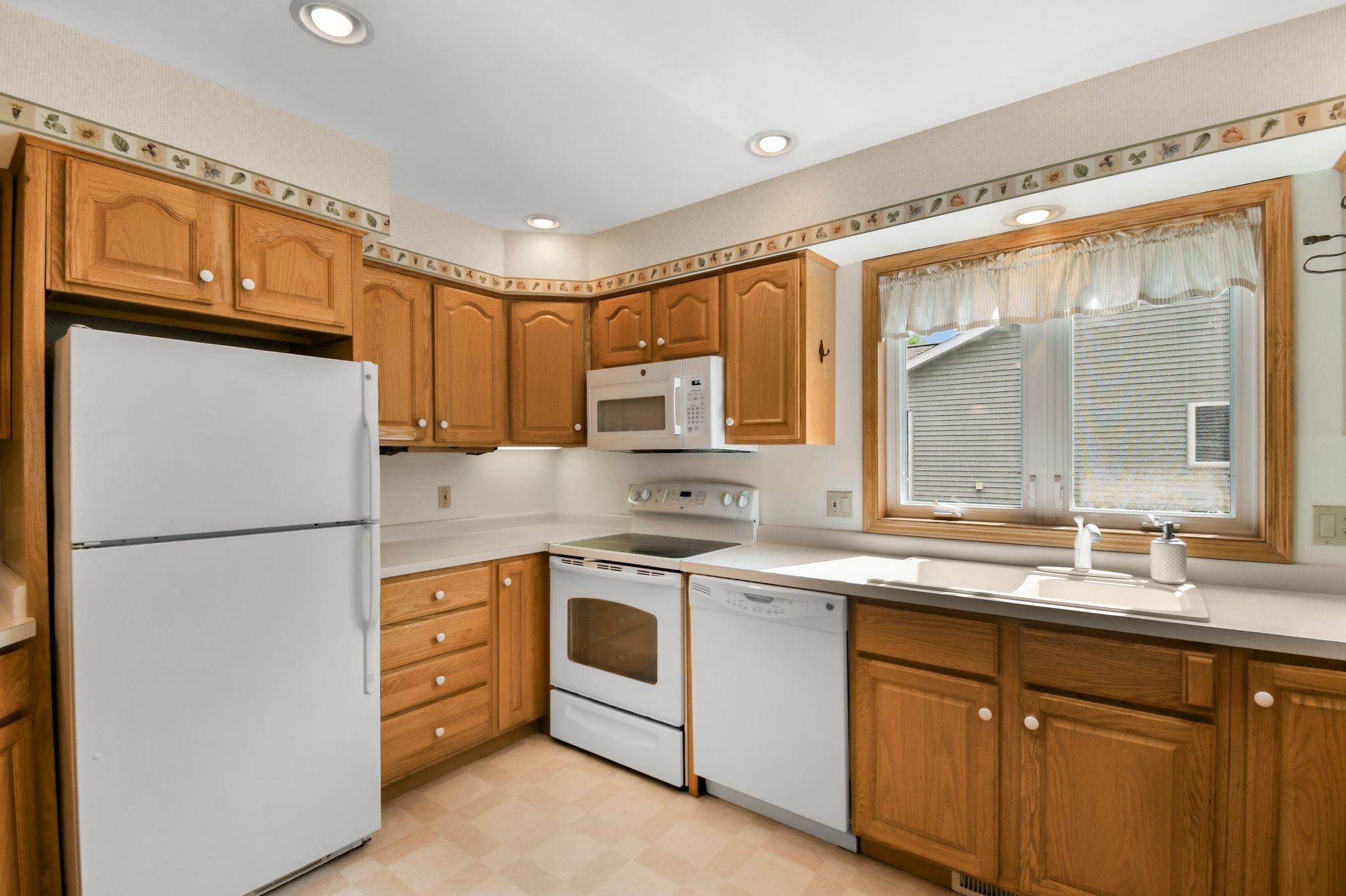 1352 15th Street Baraboo, WI 53913 - Photo 5 of 38