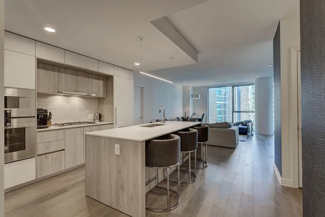 $945,000 | 211 North Harbor Drive, Unit 2003, Chicago, IL 60601