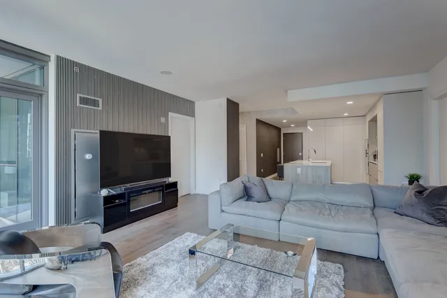 $945,000 | 211 North Harbor Drive, Unit 2003, Chicago, IL 60601