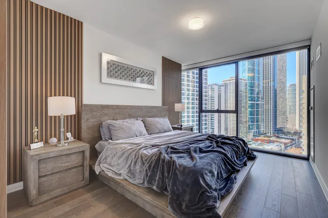 $945,000 | 211 North Harbor Drive, Unit 2003, Chicago, IL 60601