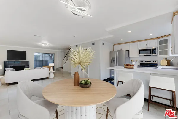 $519,000 | 18316 Hatteras Street, Unit 21, Tarzana, CA 91356