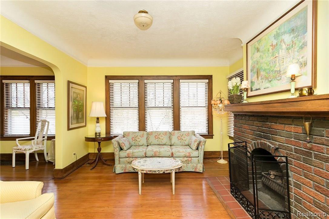 831 Lockwood Road Royal Oak, MI 48067 - Photo 9 of 53 Lockwood-9.jpg