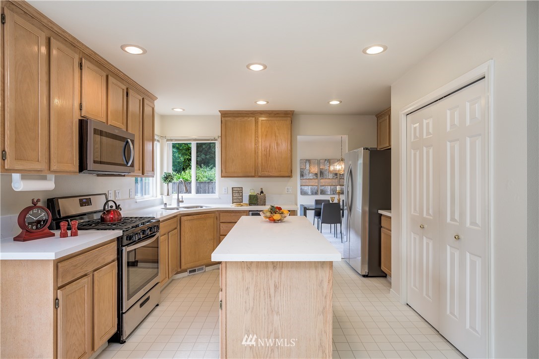 10330 Southeast 185th Place Renton, WA 98055 - Photo 10 of 30