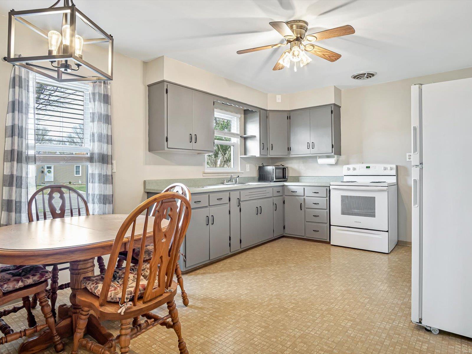 406 Walnut Street Waterloo, IL 62298 - Photo 7 of 21