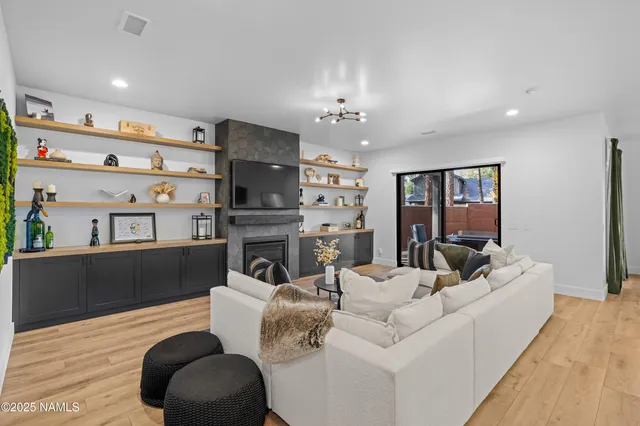 $1,075,000 | 2359 South Polaris Way, Flagstaff, AZ 86001