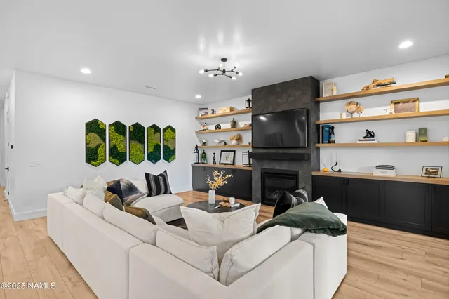 $1,075,000 | 2359 South Polaris Way, Flagstaff, AZ 86001