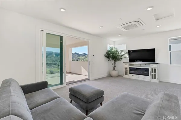 $935,000 | 26712 Afton Lane, Valencia, CA 91381