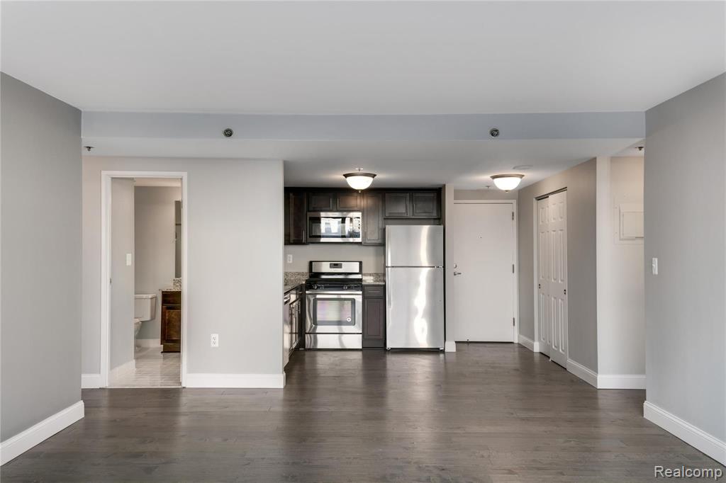 250 East Harbortown Drive, Unit 612 Detroit, MI 48207 - Photo 8 of 19