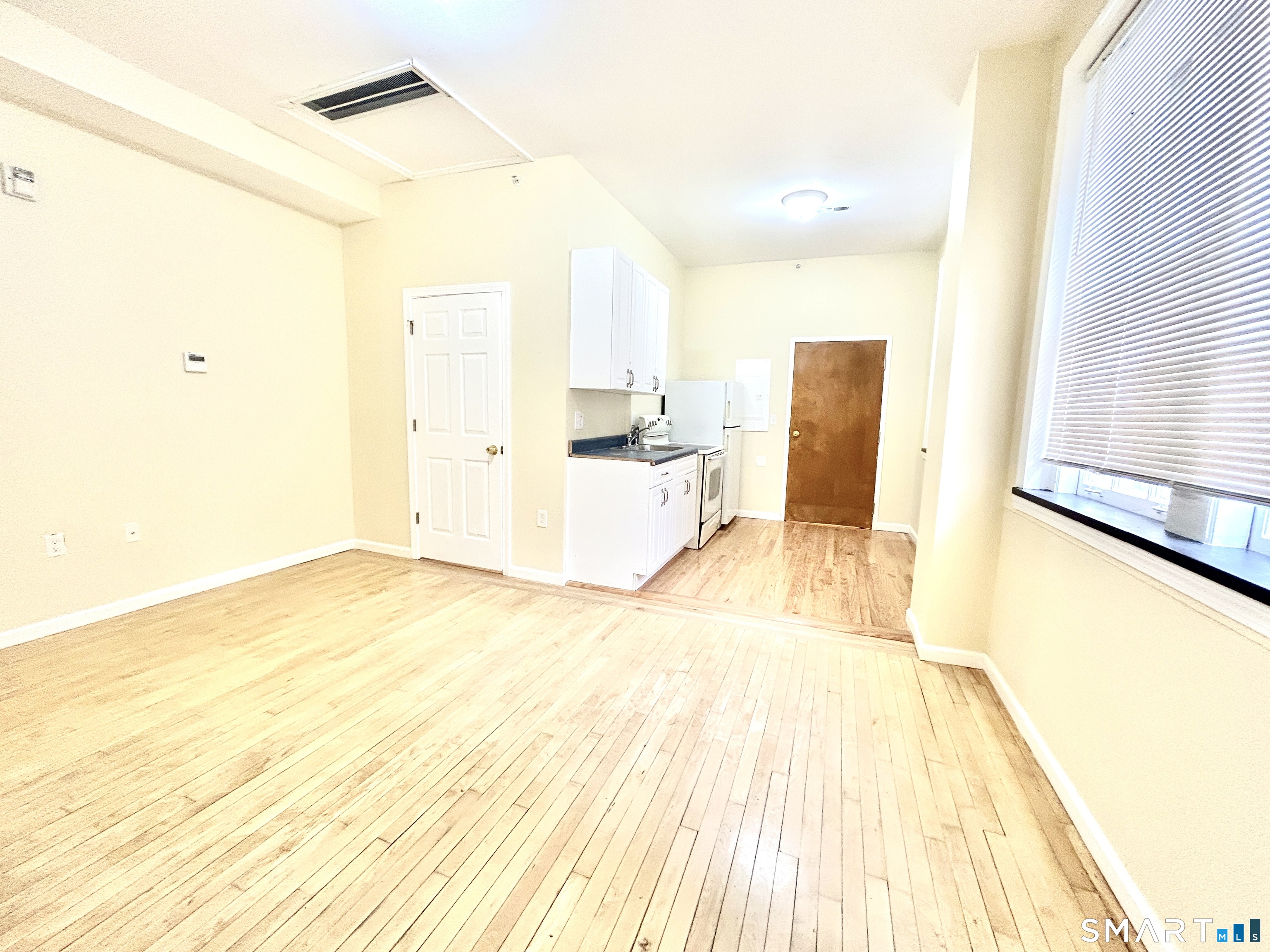 135 West Main Street, Unit 2E Waterbury, CT 06702 - Photo 1 of 24