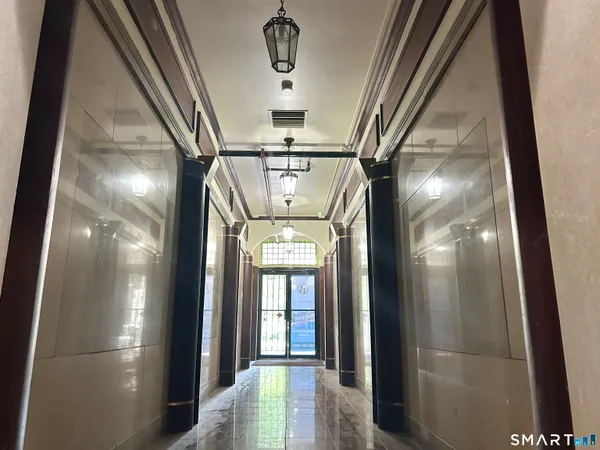 $1,200 | 135 West Main Street, Unit 2E, Waterbury, CT 06702