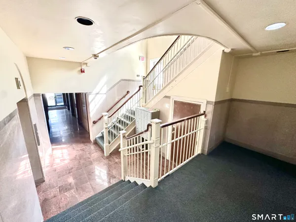 $1,200 | 135 West Main Street, Unit 2E, Waterbury, CT 06702