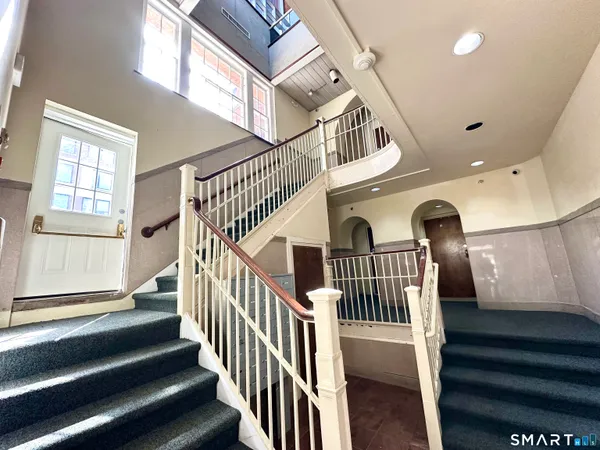 $1,200 | 135 West Main Street, Unit 2E, Waterbury, CT 06702