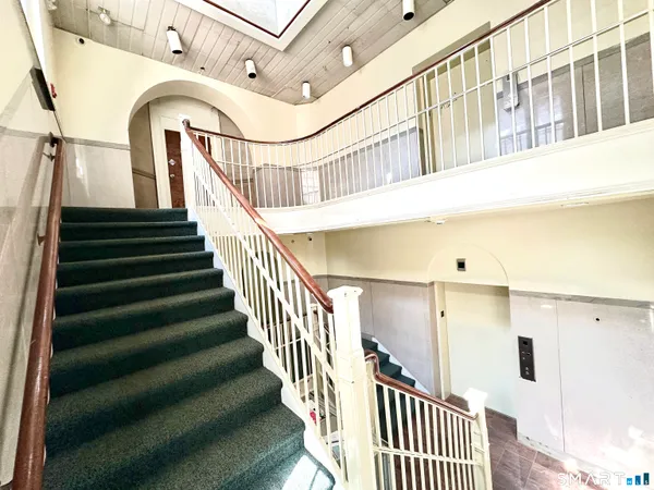 $1,200 | 135 West Main Street, Unit 2E, Waterbury, CT 06702