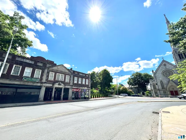 $1,200 | 135 West Main Street, Unit 2E, Waterbury, CT 06702