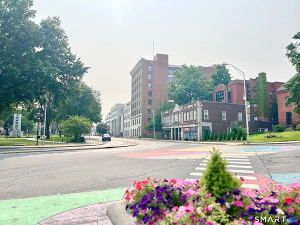 $1,200 | 135 West Main Street, Unit 2E, Waterbury, CT 06702