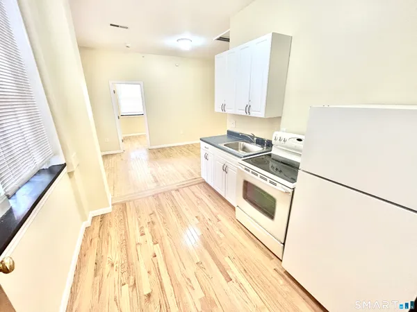 $1,200 | 135 West Main Street, Unit 2E, Waterbury, CT 06702