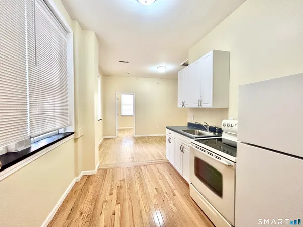 $1,200 | 135 West Main Street, Unit 2E, Waterbury, CT 06702