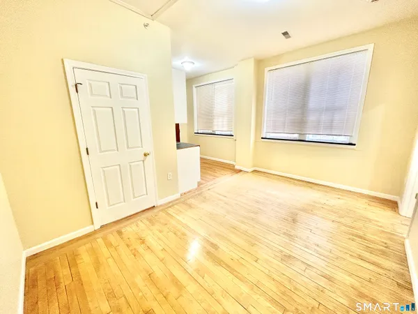 $1,200 | 135 West Main Street, Unit 2E, Waterbury, CT 06702