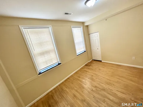 $1,200 | 135 West Main Street, Unit 2E, Waterbury, CT 06702