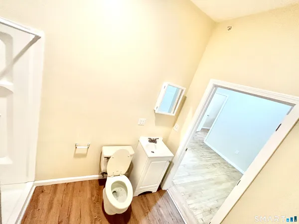 $1,200 | 135 West Main Street, Unit 2E, Waterbury, CT 06702