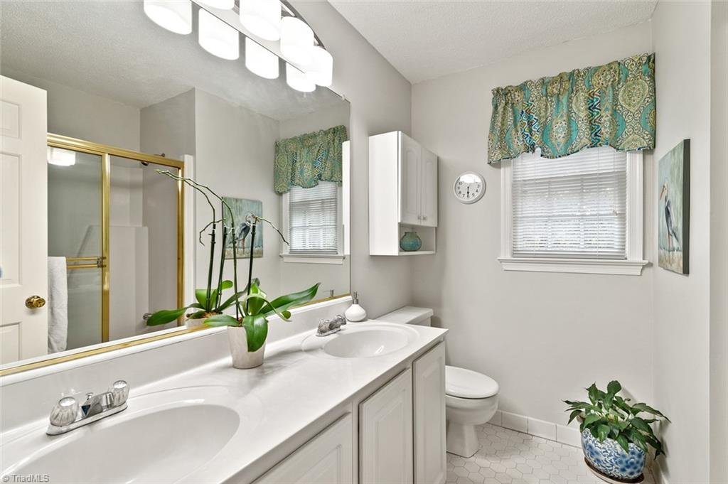 1701 Scarborough Road High Point, NC 27265 - Photo 18 of 30 Upstairs Full Bath with upgrades
