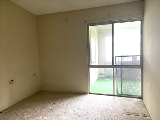 an empty room with window