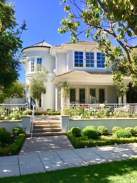 65 Old Course Drive Newport Beach, CA 92660 - Photo 1 of 15 Located in guard-gated One Ford Road, close to the community pool, clubhouse, fitness center and playground.