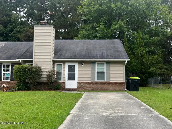 $997 | 220 Live Oak Court, Midway Park, NC 28544